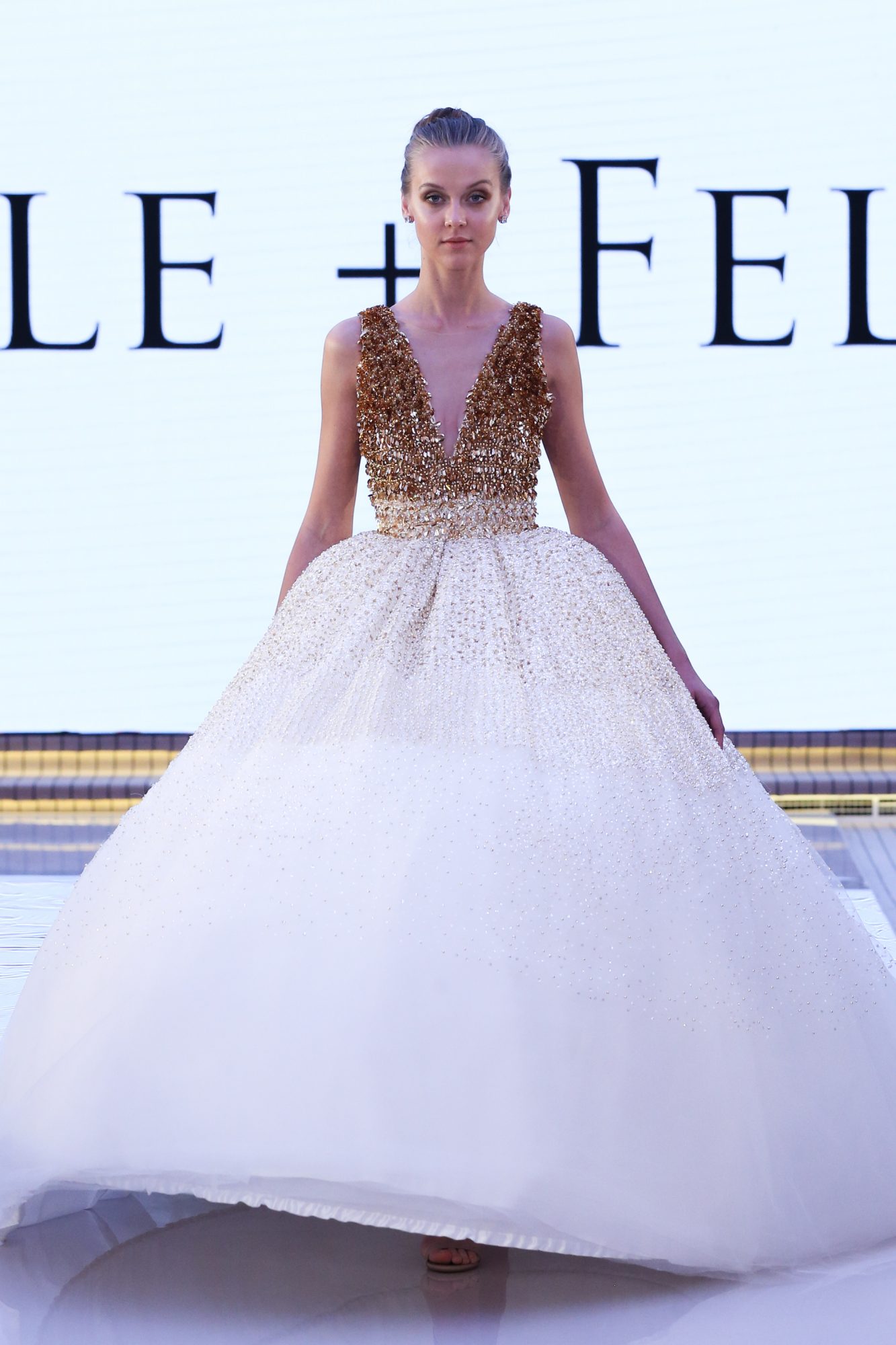 Nicole Felicia
Resort Fall Winter 2018 Collection
Dubai Fashion Week