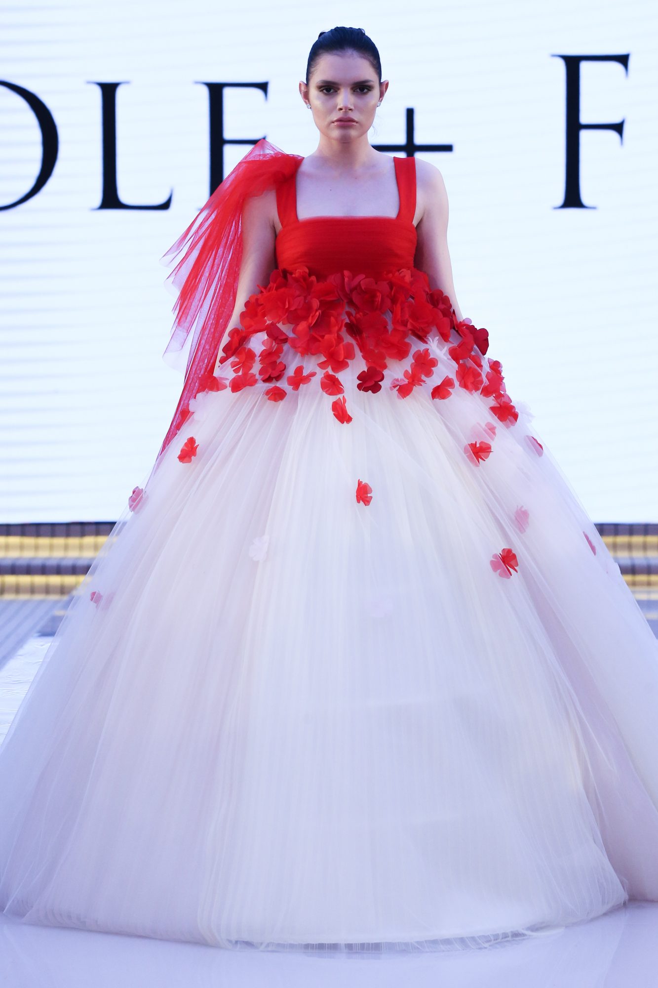 Nicole Felicia
Resort Fall Winter 2018 Collection
Dubai Fashion Week