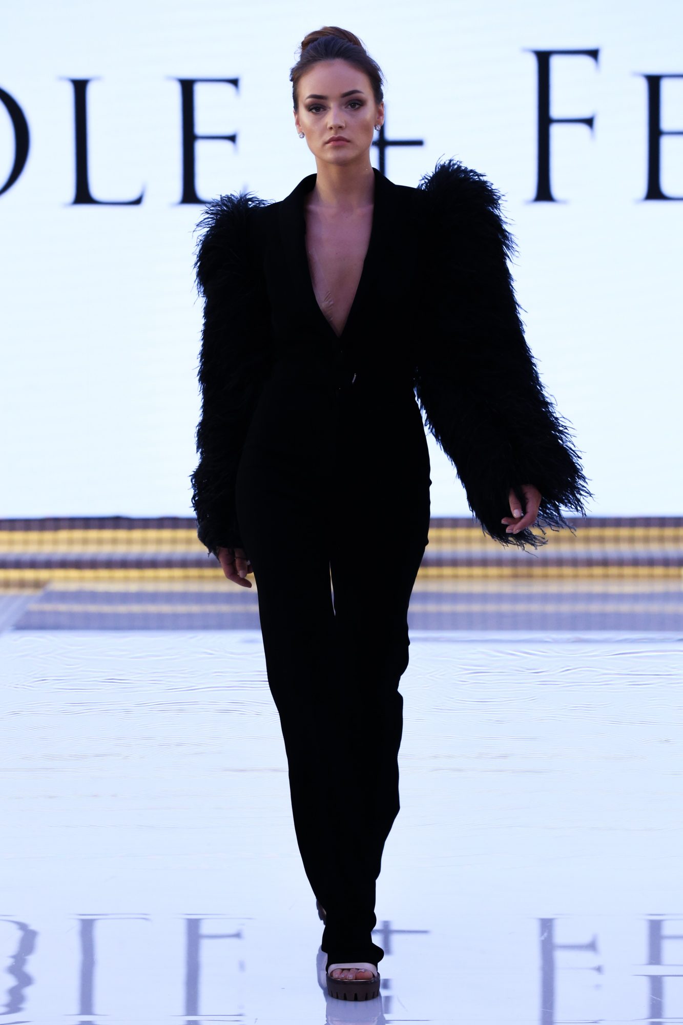 Nicole Felicia
Resort Fall Winter 2018 Collection
Dubai Fashion Week