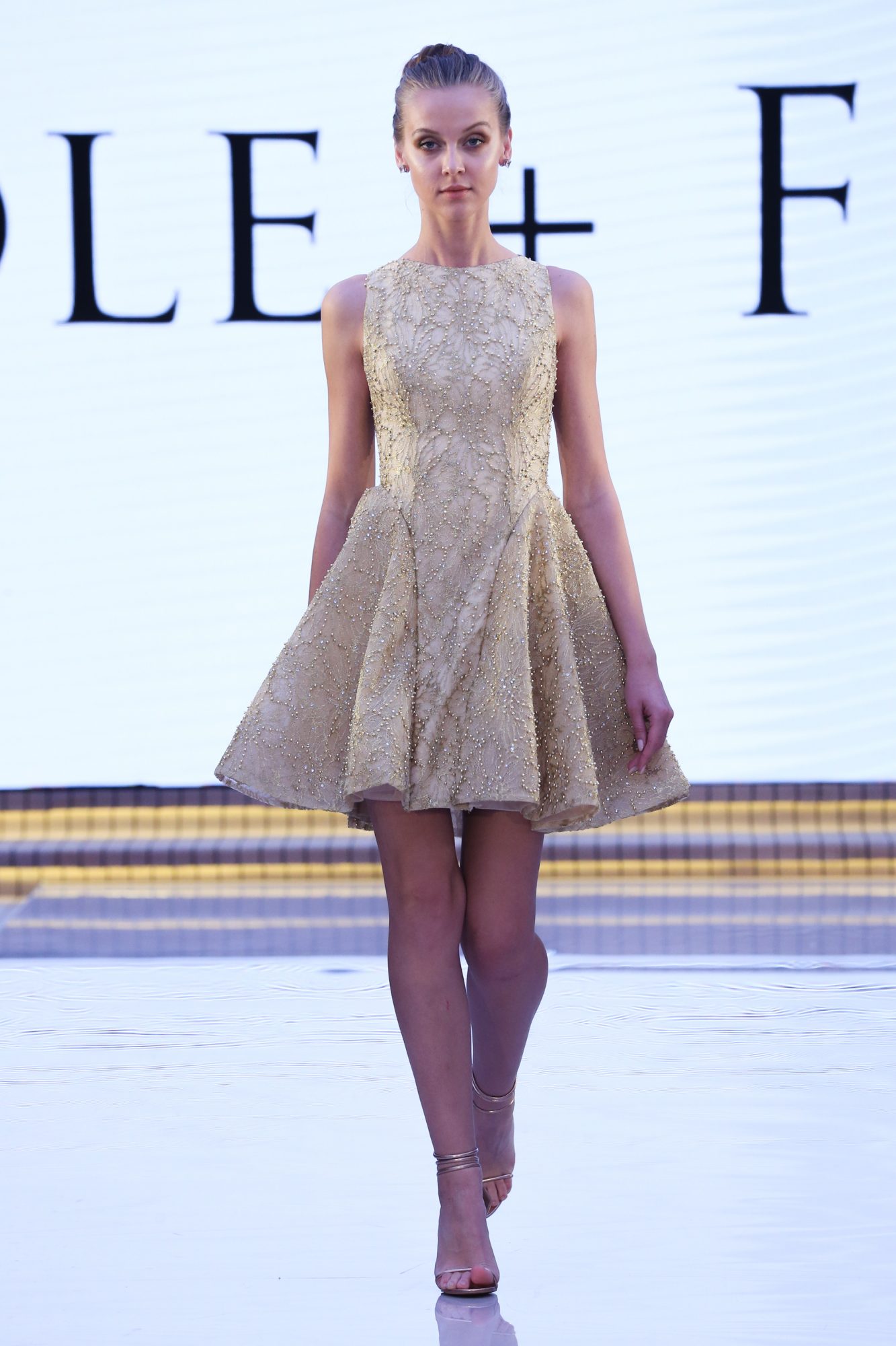 Nicole Felicia
Resort Fall Winter 2018 Collection
Dubai Fashion Week