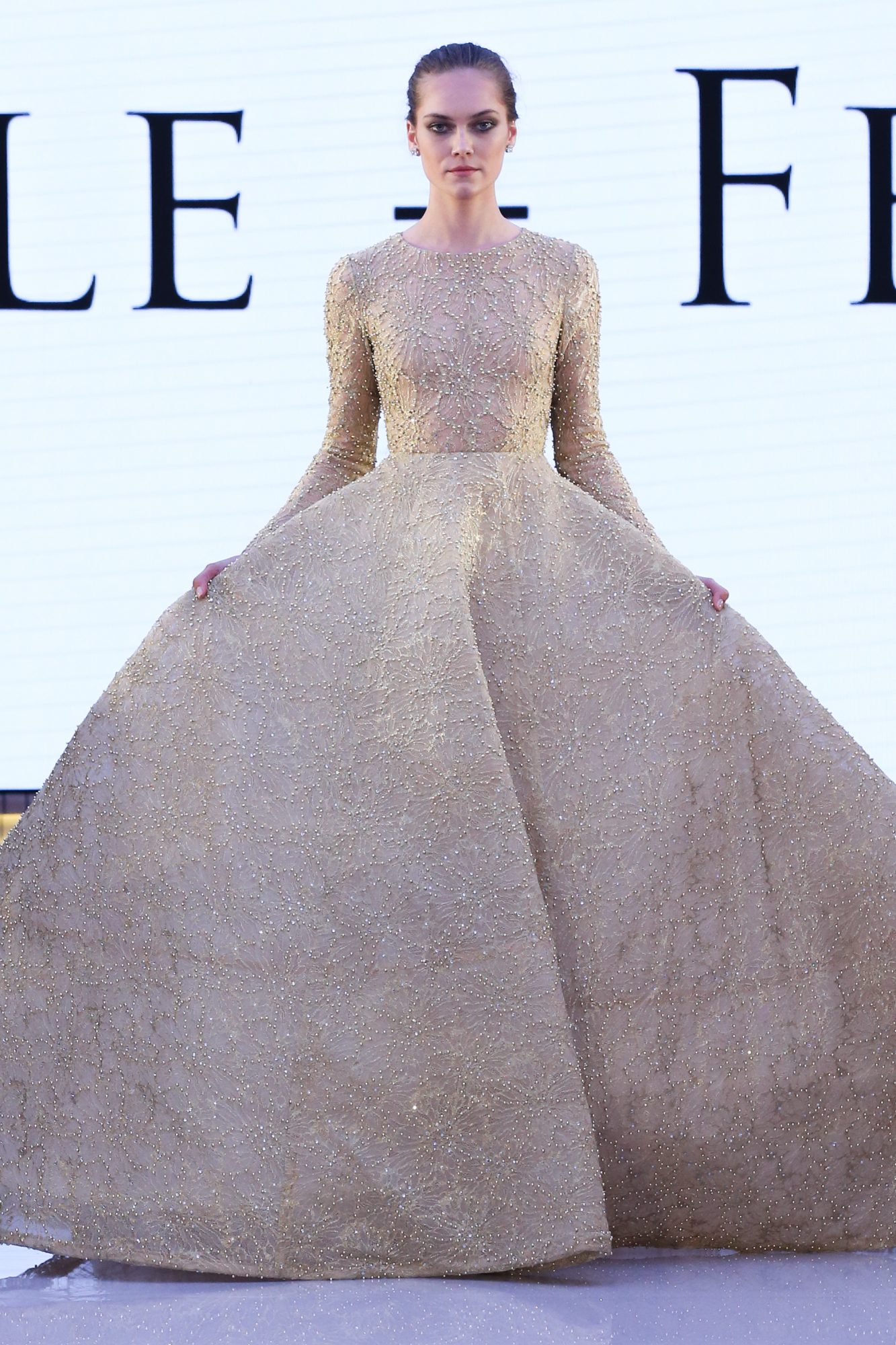 Nicole Felicia
Resort Fall Winter 2018 Collection
Dubai Fashion Week