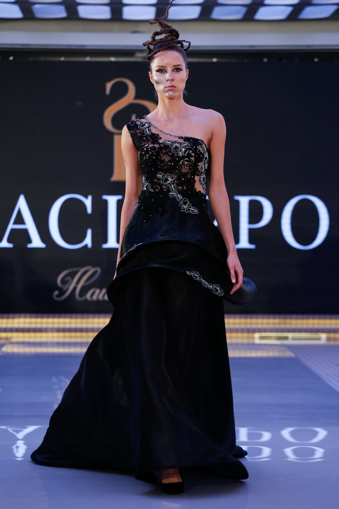 Simone Racioppo
Ready Couture Fall Winter 2018 Collection
Dubai Fashion Week