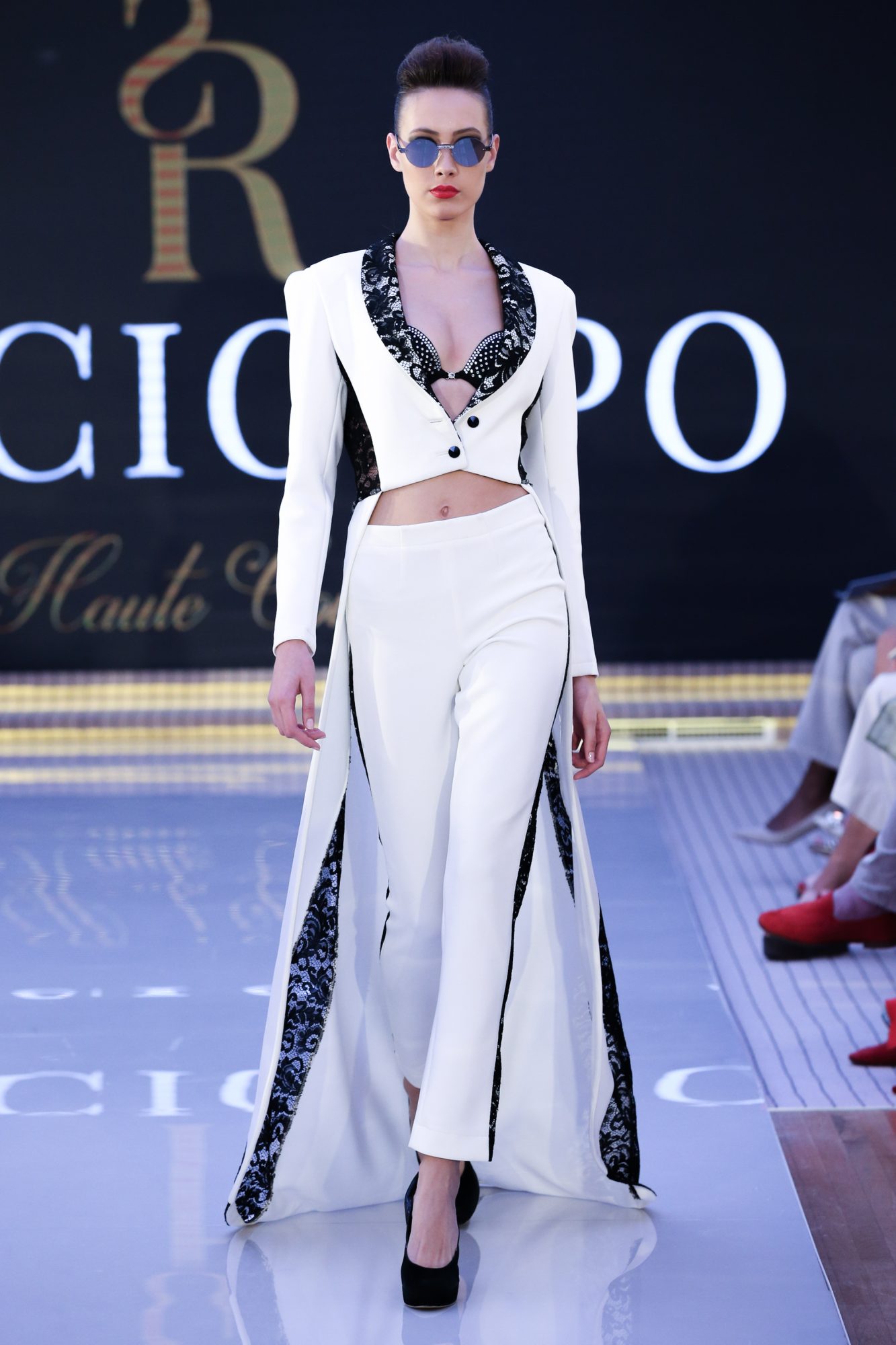 Simone Racioppo
Ready Couture Fall Winter 2018 Collection
Dubai Fashion Week