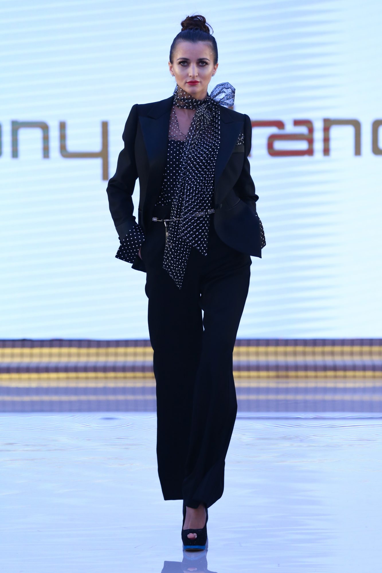 Tony Miranda
Resort Fall Winter 2018 Collection
Dubai Fashion Week